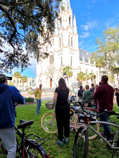 Savannah: Historical Bike Tour With Tour Guide - Savannahs Architecture and Historic Squares