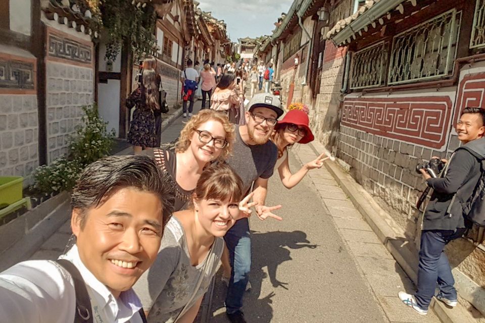 Seoul: Ancient Palaces and Scenic Points Walking Tour - Tour Description