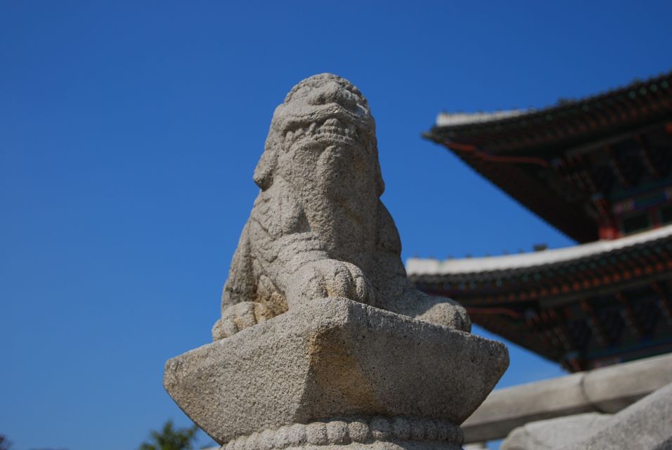 Seoul: Gyeongbok Palace, Bukchon Village, and Gwangjang Tour - Activity Details