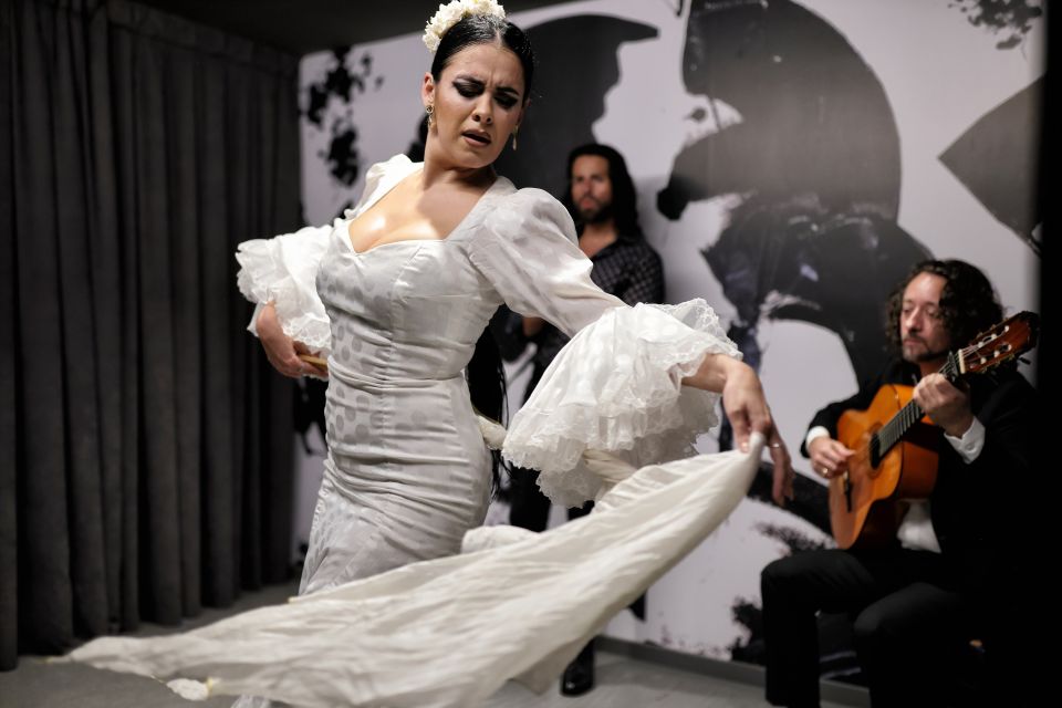 Seville: Flamenco Show Ticket at the Foot of the Giralda - Experience Highlights