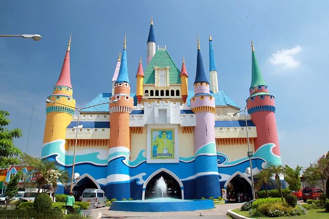 Siam Amazing Park - Dining and Facilities