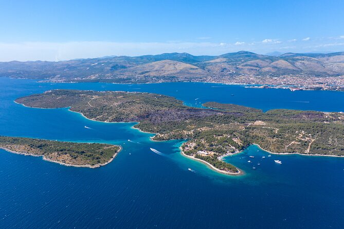 Split: Blue Lagoon, Shipwreck, & ŠOlta Tour With Lunch & Drinks - Šolta Island Tour