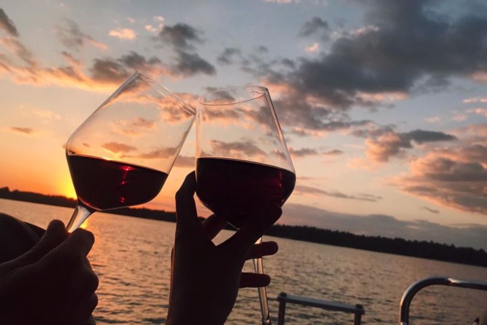 Sunset Boat Ride at Lake Trasimeno With Aperitif or Dinner - Inclusions