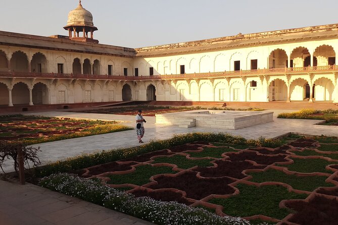 Taj Mahal and Agra Fort Private Day Tour With 5 Star Lunch - Meeting and Pickup Information