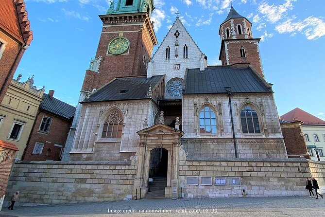 The Best of Krakow: Private Tour of the Old Town and Wawel Castle - Itinerary Highlights