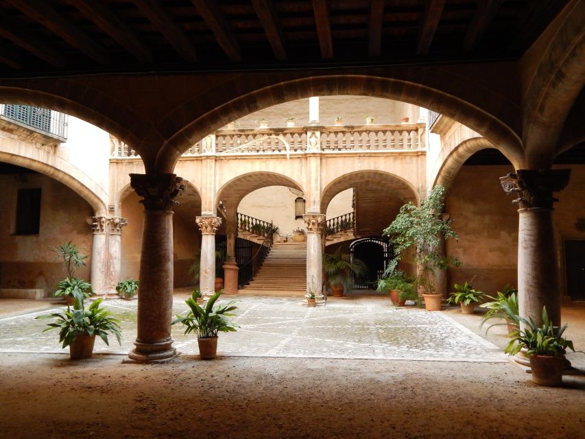 Tour Palma Old Town & Cathedral Skip-The-Line Entry--English - Meeting Point