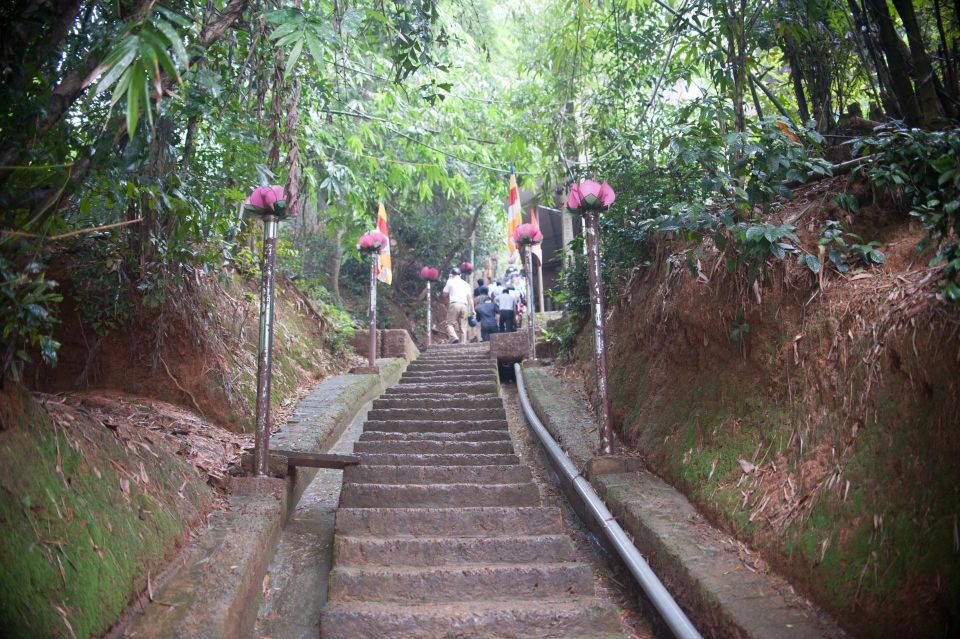 Tour to Duong Lam Village, Thay Pagoda and Tay Phuong Pagoda - Explore Thay and Tay Phuong Pagodas