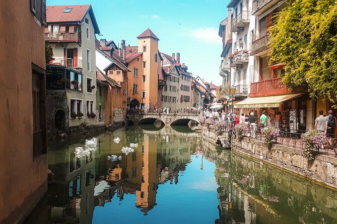 Touristic Highlights of Annecy on a Half Day (4 Hours) Private Tour With a Local - Scenic Lake Annecy Experience