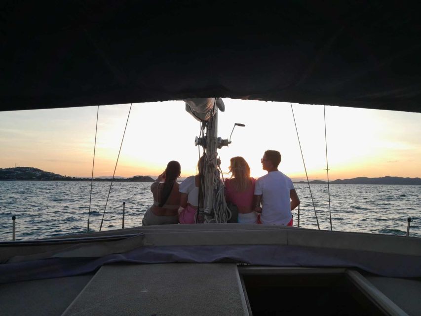 Townsville: Lunchtime or Morning Sailing Private Charter - Activity Details