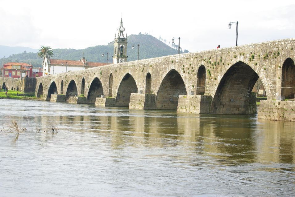 Travel Porto to Santiago Compostela With Stops Along the Way - Comfort and Convenience