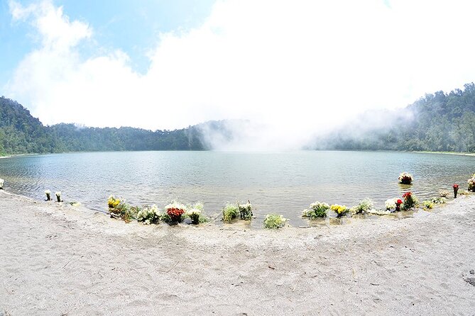 Trek to Chicabal Volcano and Lagoon Near Quetzaltenango , Guatemala - Guided Tour Details and Inclusions