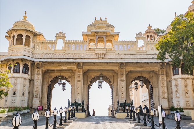 Udaipur Sightseeing Tour Package With Guide and Private Taxi - Comfortable Transportation and Hotel Transfers