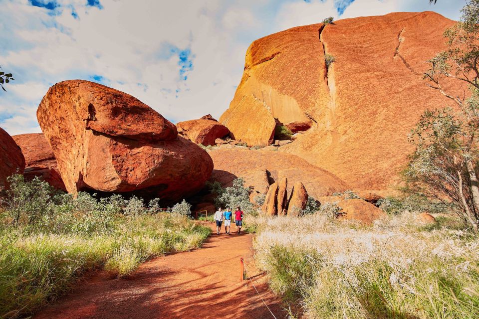Uluru: Sacred Sites Tour Sparkling at Sunset & BBQ Dinner - Tour Highlights