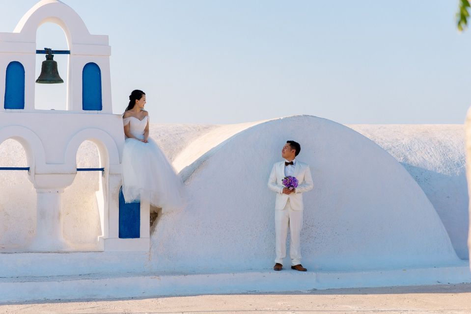 Unique Wedding Photos in Oia Village - High-Quality Digital Photo Delivery