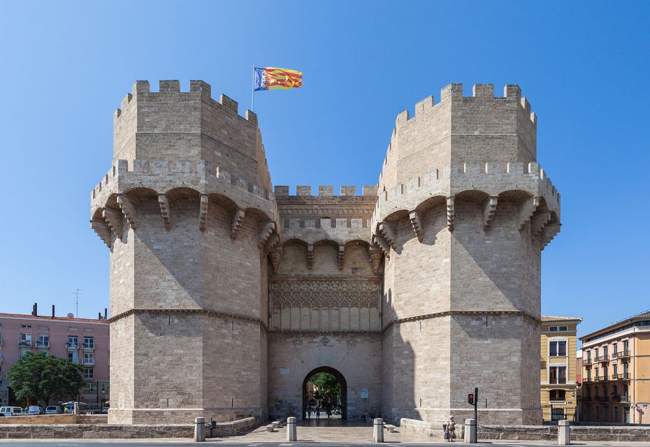 Valencia: Guided City Walking Tour With Tapas Tastings - Full Description