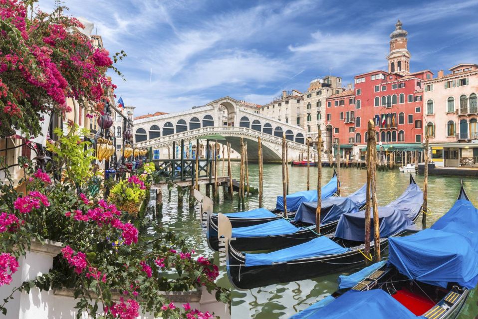 Venice: Grand Canal Private Walking Tour & Optional Gondola - Language Options