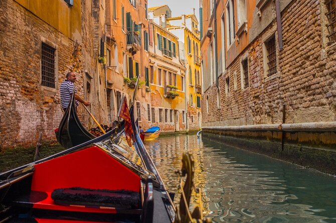Venice: Sunset Gondola Ride & Guided Walking Tour - Meeting and Pickup Details