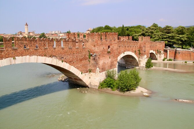 Verona: Welcome Private Tour W/ a Local - Host Response and Tour Highlights