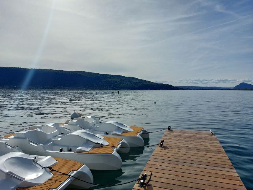 Veyrier-du-Lac: Pedal Boat Rental - Languages Available and Highlights