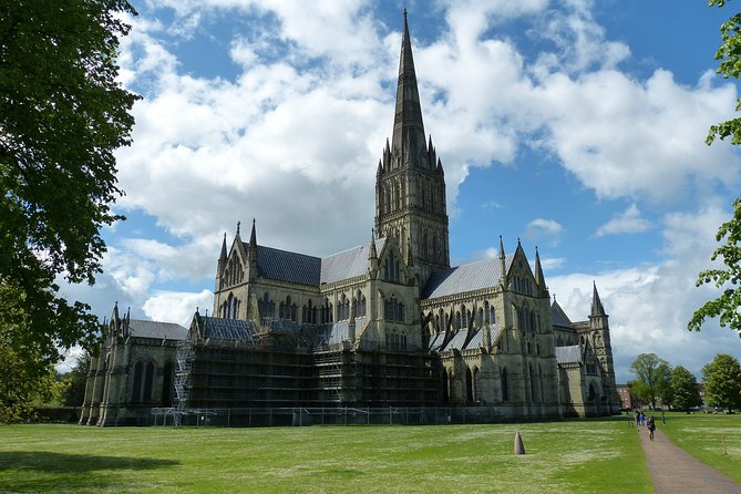 Windsor, Stonehenge & Salisbury Cathedral Private Tour With Pass - Refund Policy