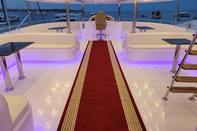 Yacht Cruise With Dinner & Oriental Show - Visual Content for Decision Making