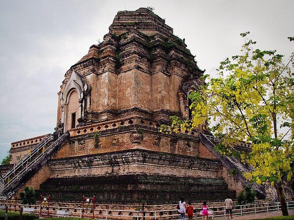 4-Hour Evening Bike Tour of Old City Chiang Mai - Key Points