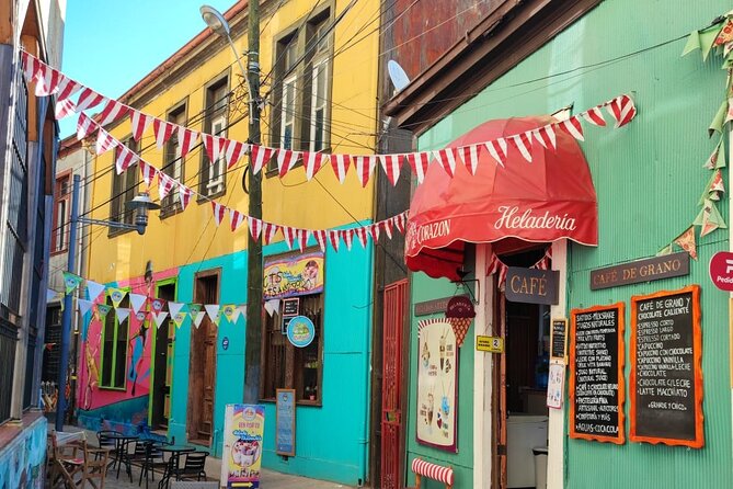 2 Hour Walking Tour in Valparaiso - Tour Guides