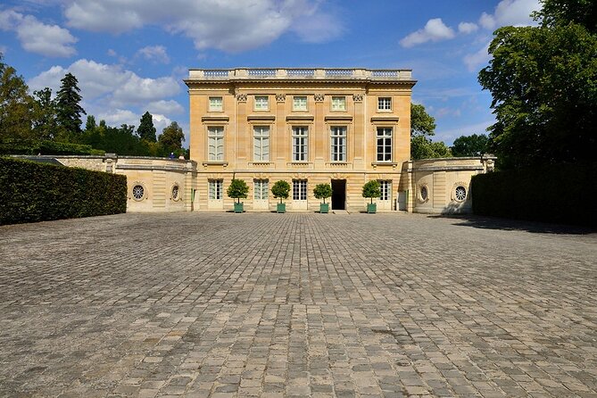 4-Hour Private Tour. Marie Antoinettes Trianon & Hamlet - Last Words