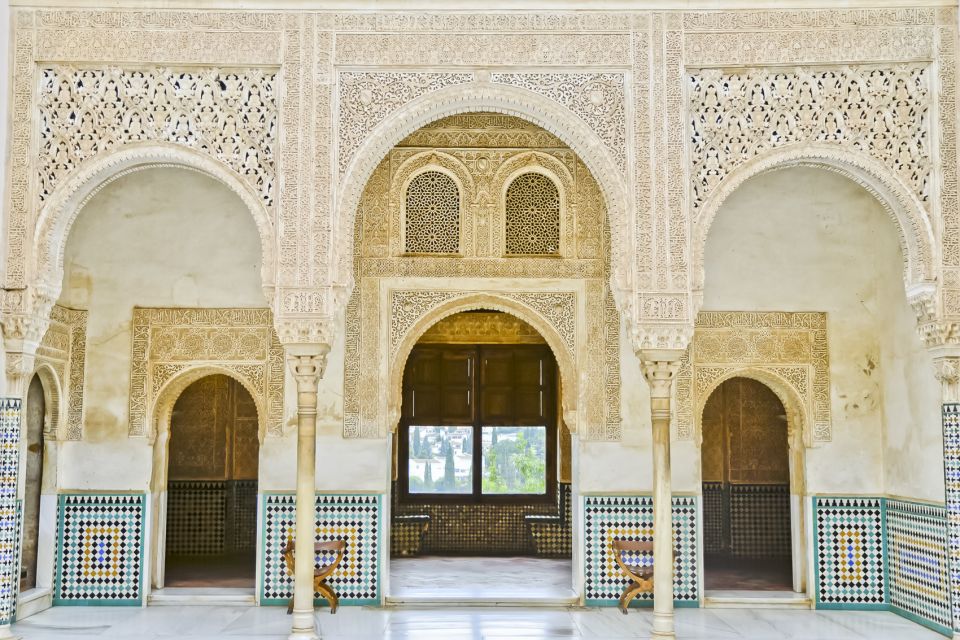 Alhambra & Nasrid Palace: Private Tour With Tickets - Customer Reviews