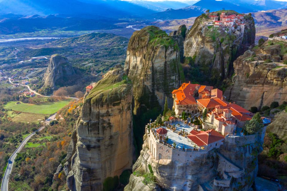 Athens: 2-Day Meteora Tour in Spanish With Guide & Hotel - Itinerary Details