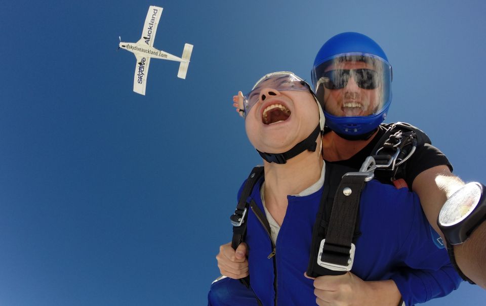 Auckland: 13000, 16000, or 18000-Foot Tandem Skydive - Speed and Flying Sensation