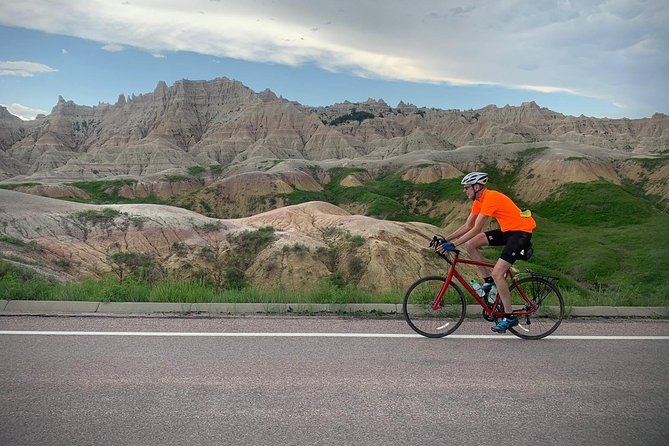 Badlands National Park by Bicycle - Private - Picnic Lunch and Wildlife Viewing