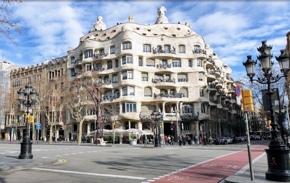 Barcelona: Casa Batllo & Casa Mila Guided Tour With Tickets - Guide and Reviews