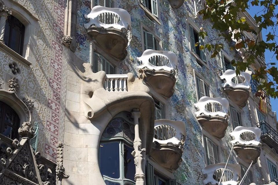 Barcelona: Casa Batlló, La Pedrera, & Chocolate Tasting Tour - Exclusive Access to Casa Batlló