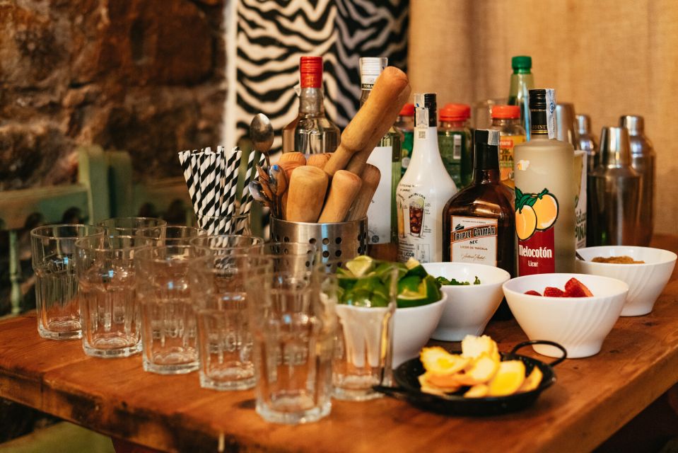 Barcelona: Cocktail Master Class by Mixologist With Tapas - Location and Activities