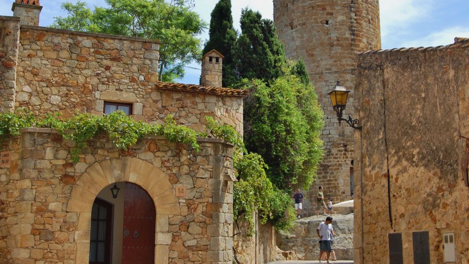 Barcelona: Girona Game of Thrones Private Tour With Pickup - Experience Highlights and Game of Thrones Locations