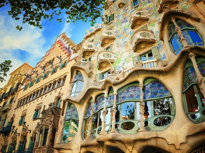 Barcelona: Gothic Quarter & Gaudí Architecture Walking Tour - Inclusions