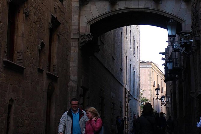 Barcelona Hidden Treasuers : Barrio Gotico City Tour in German - Guides Expertise