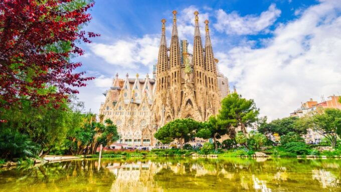 Barcelona Modernist Architecture and Art Guided Walking Tour - Full Tour Description