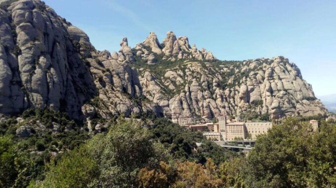 Barcelona: Montserrat Private Trip With Cable Car and Lunch - Review Highlights