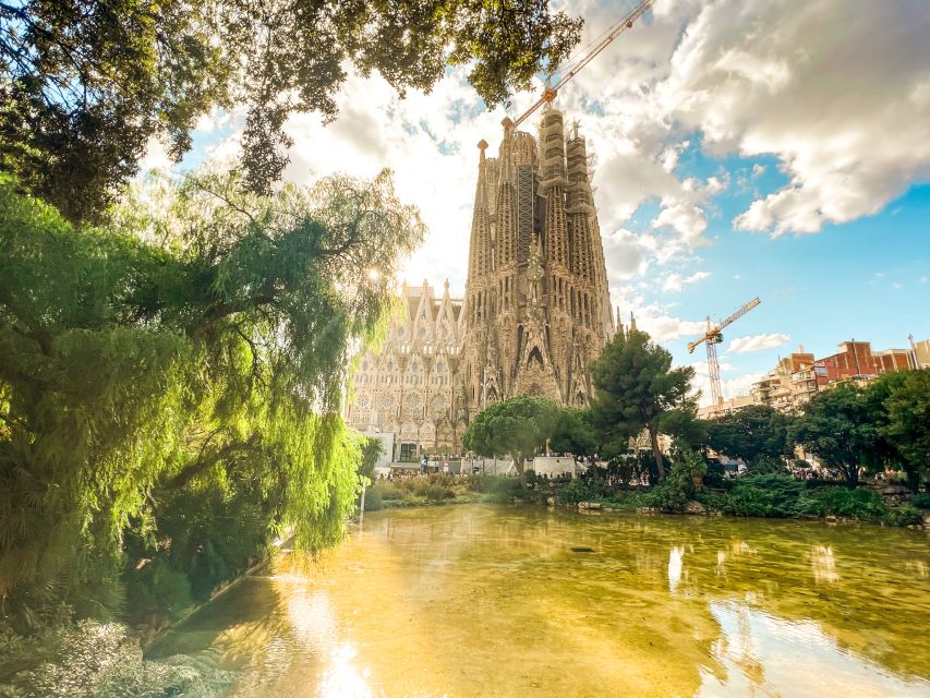 Barcelona: Sagrada Familia, Park Güell and Old Town Tour - Reservation and Payment Information