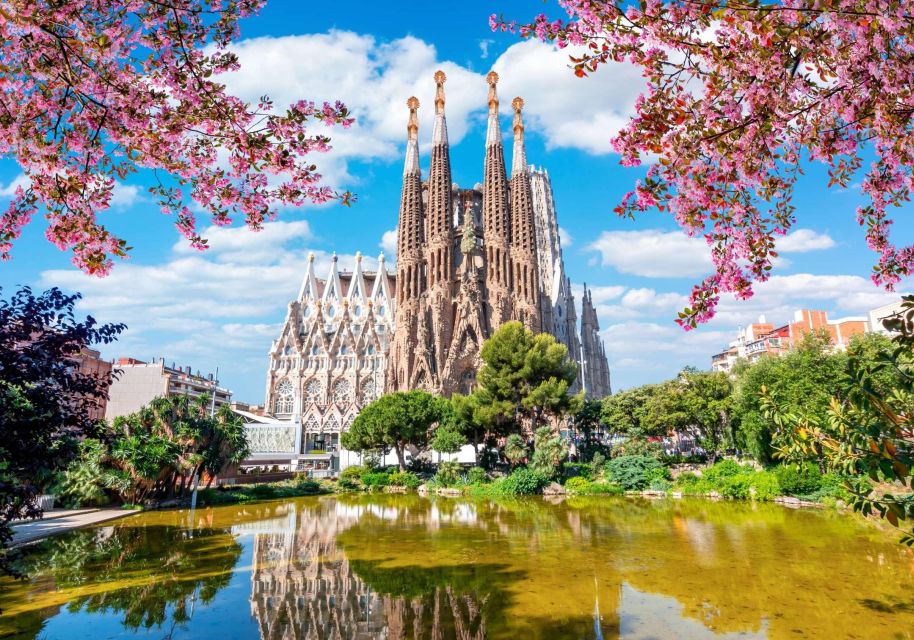 Barcelona: Sagrada Familia Skip-the-Line Private Tour - Meeting Point Details