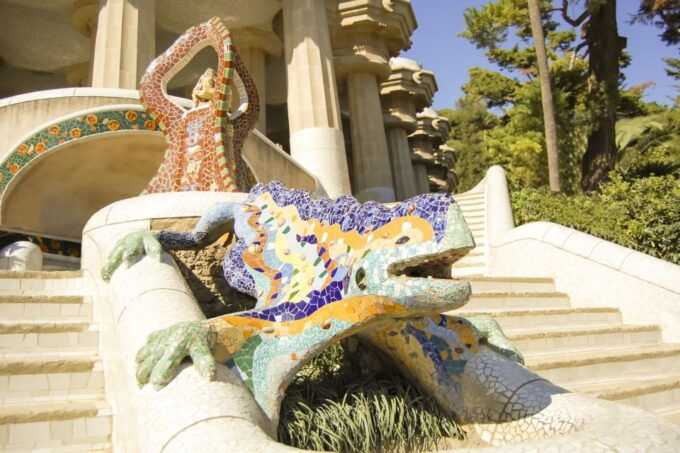 Barcelona: Skip-the-Line Park Güell Guided Walking Tour - Meeting Point