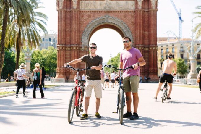 Barcelona Small Group Guided Bike Tour - Group Size and Highlights