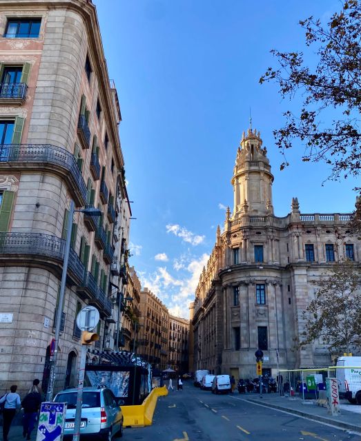 Barcelona: Yoga Food Taste City Centre Walking Tour - Inclusions