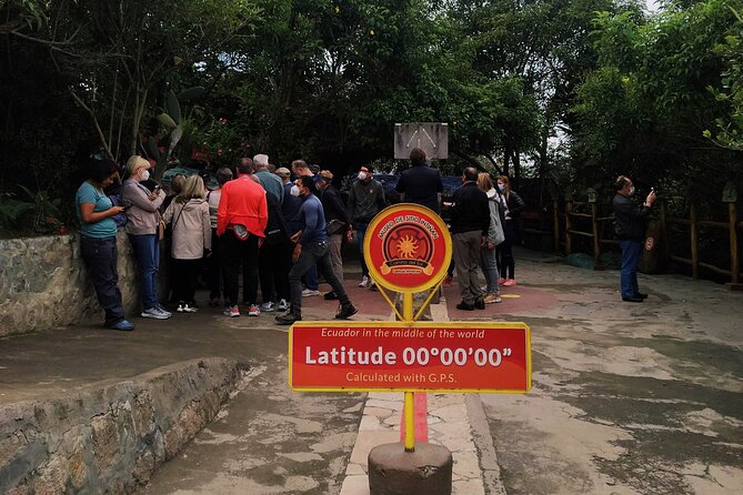 Birding in Mindo Cloud-Forest Mitad Del Mundo - Exploring Mitad Del Mundo