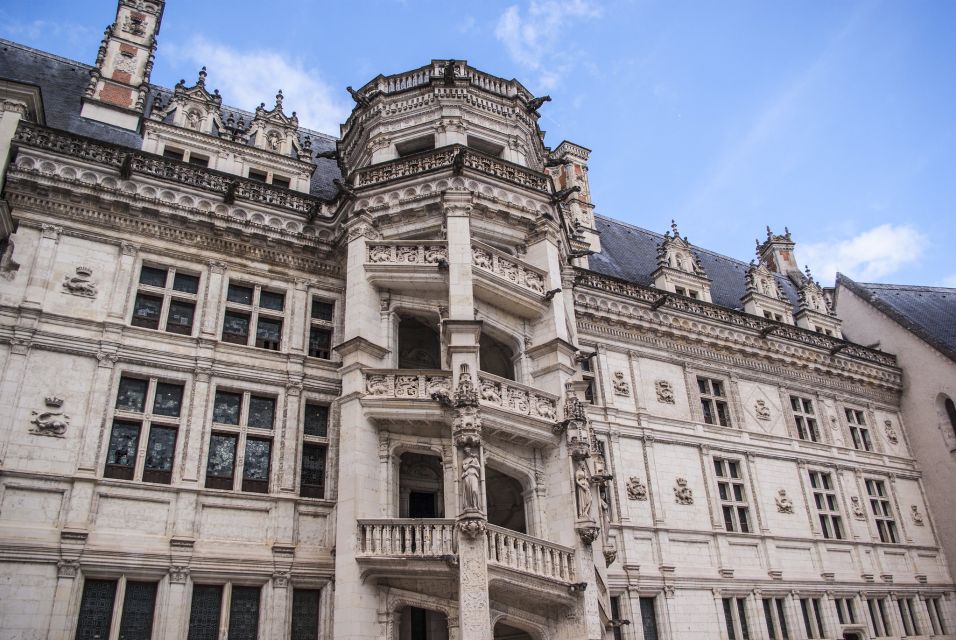 Blois: Private Tour of Blois Castle With Entry Tickets - Starting Location Information