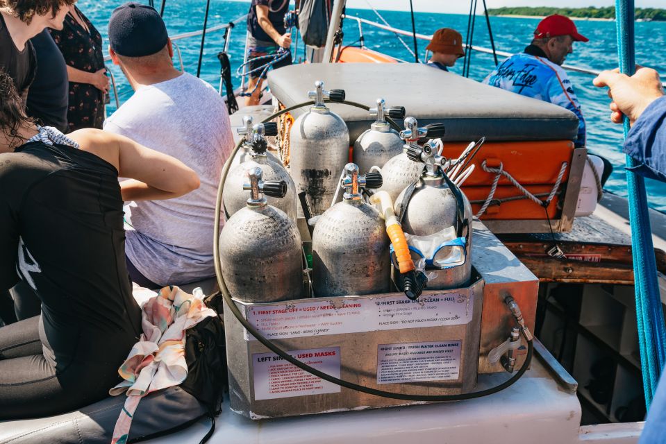 Cairns: Green Island & Great Barrier Reef Sailing Tour - Review Summary