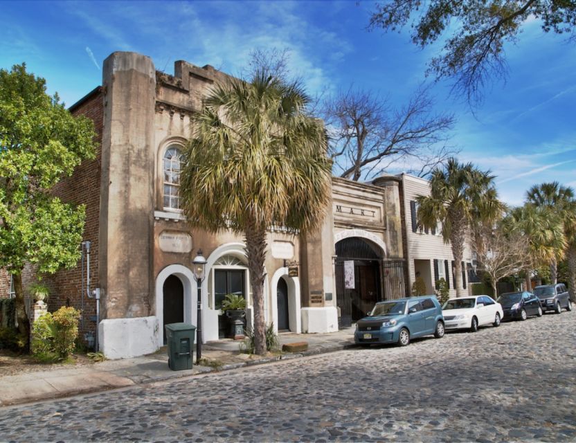 Charleston Unchained: Patriots and Pirates Walking Tour - Meeting Point and Guide Identification