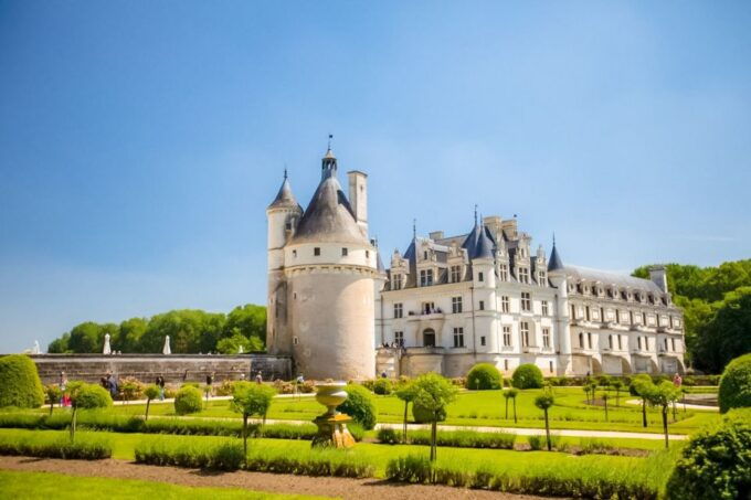 Chenonceau Castle: Private Guided Tour With Entry Ticket - Duration and Timing